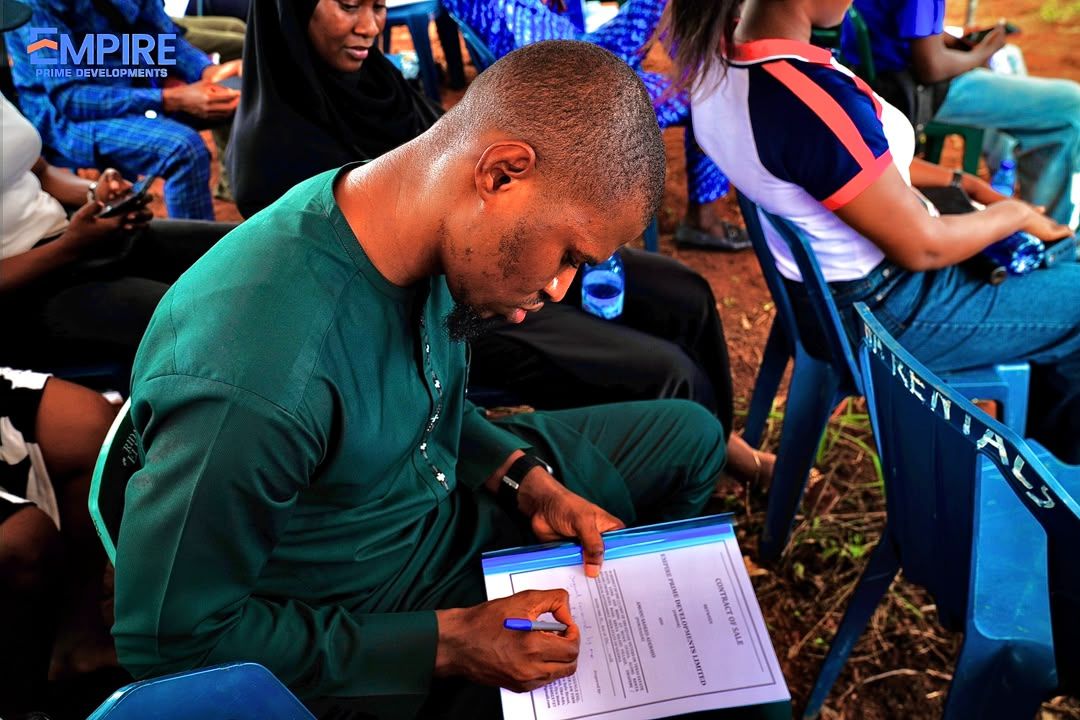 Buyer signing contract
